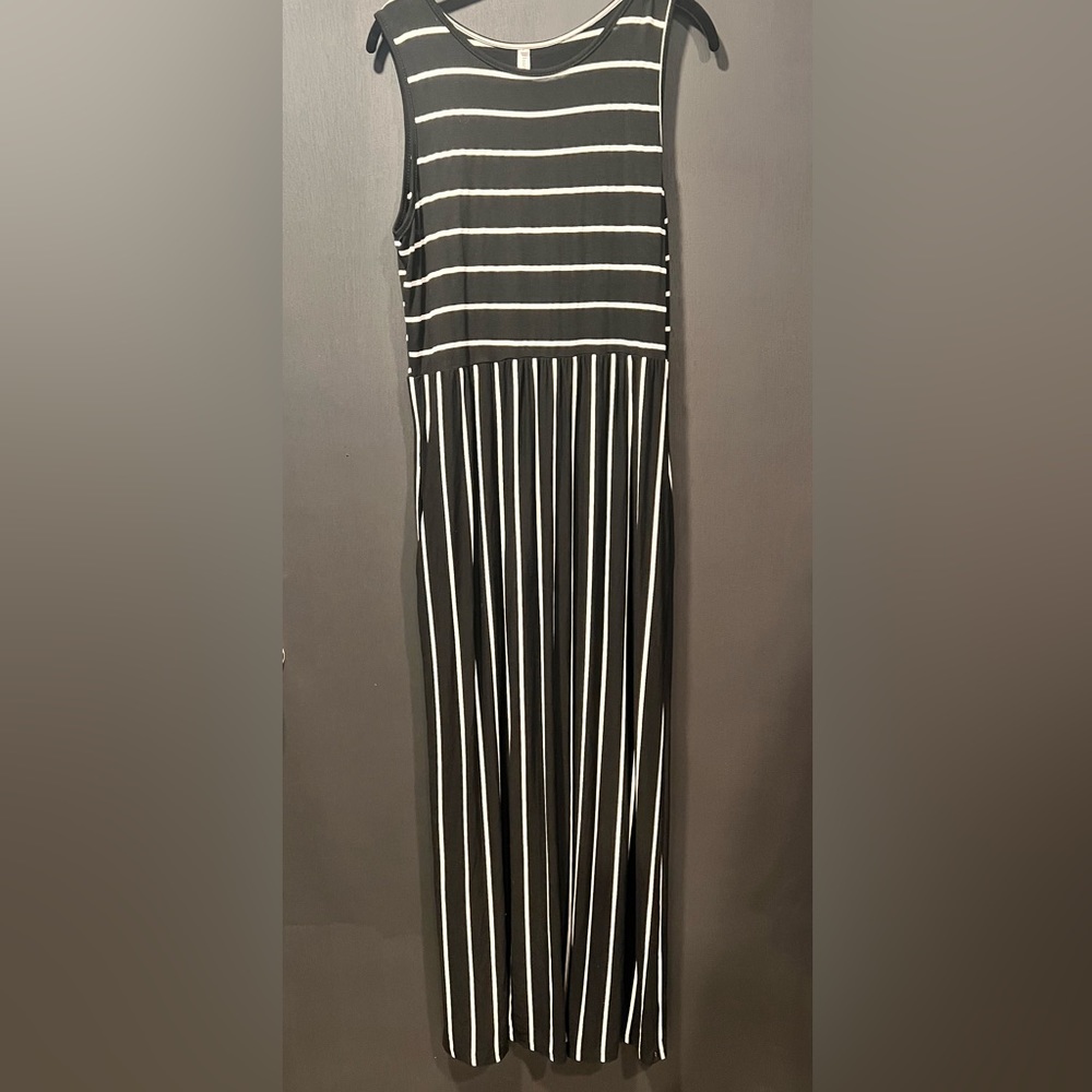 Sleeveless Striped Maxi Dress w/ Pockets